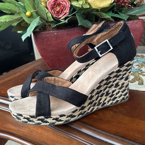 Brand New Toms Black Canvas Chevron Wedge Sandals Espadrille Ankle Strap Heels - Picture 5 of 14